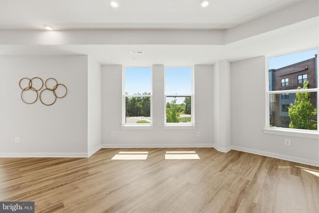 Building Photo - 43830 Middleway Ter