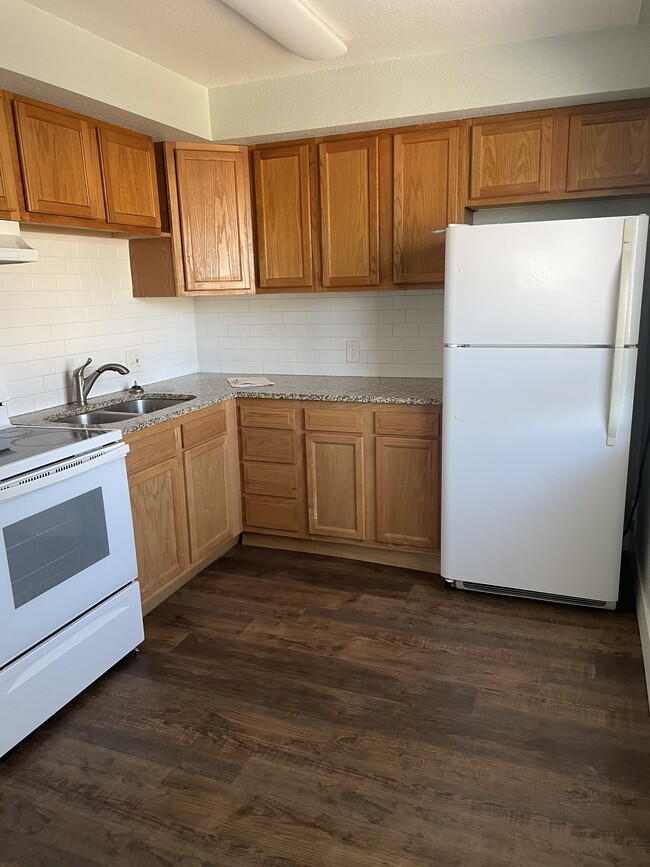 kitchen - 3360 S Canosa Ct