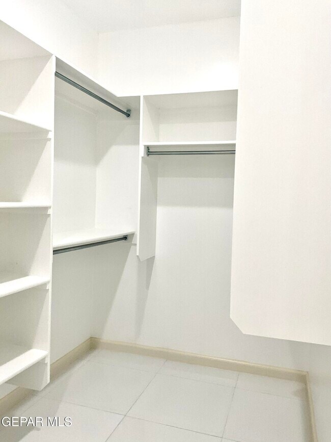 Building Photo - 8919 Eclipse St