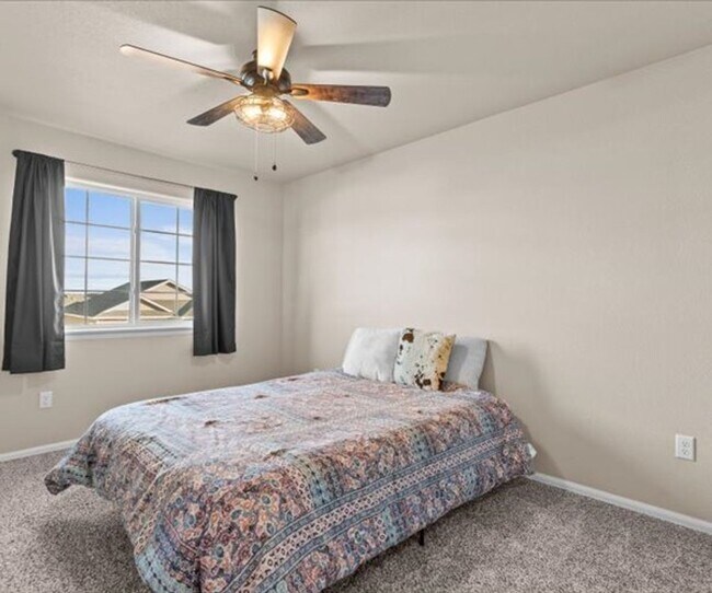 Building Photo - Modern 4-Bedroom Home in Desirable Promontory Neighborhood - Pet Friendly