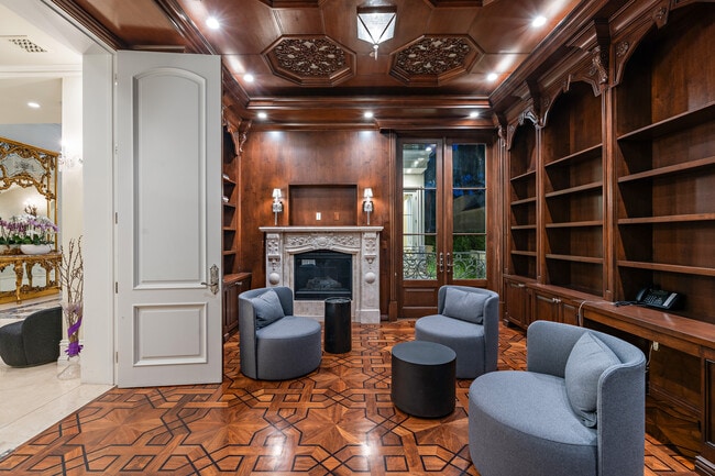 Building Photo - 718 N Rodeo Dr