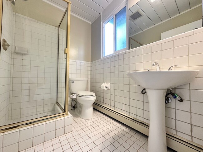 Building Photo - Modern 3 Bed 2 Bath Eichler in North Palo ...
