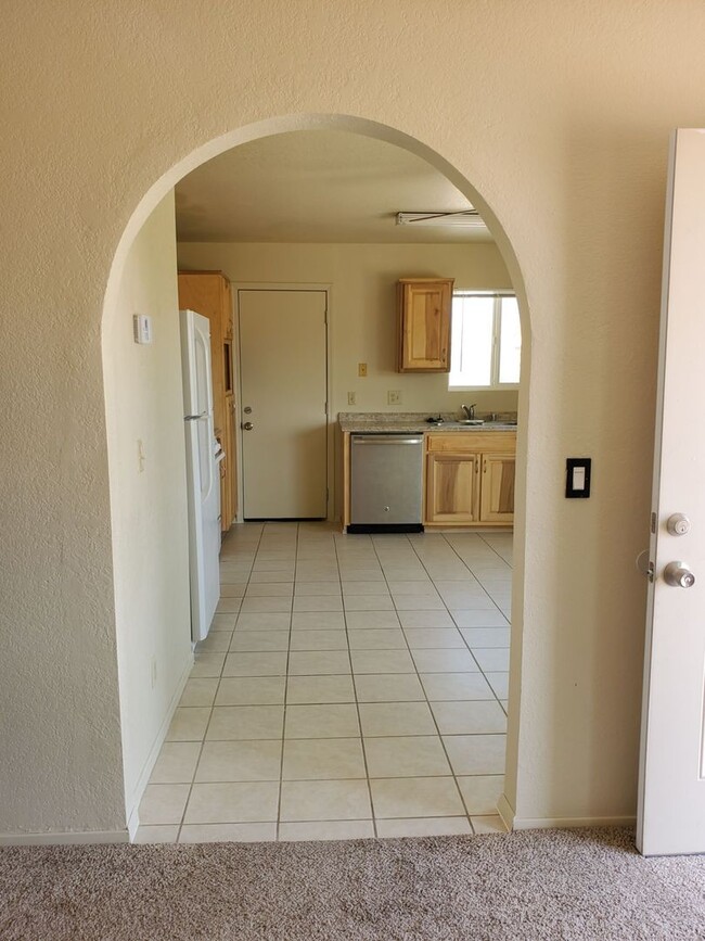 Building Photo - 2 Bedroom 1 Bath Available now!!