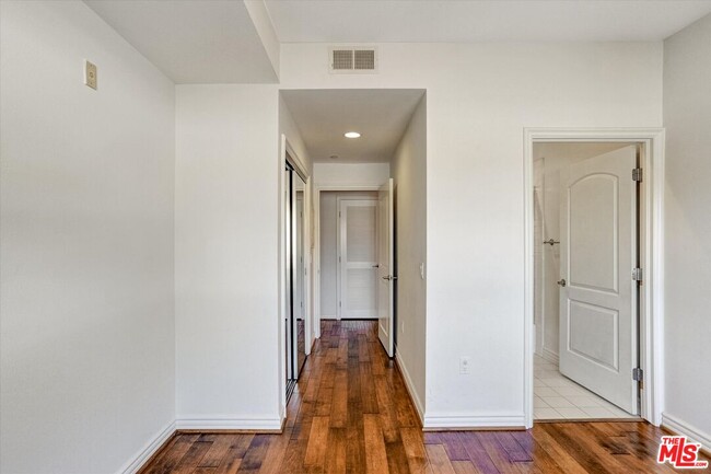 Building Photo - 1410 N Curson Ave