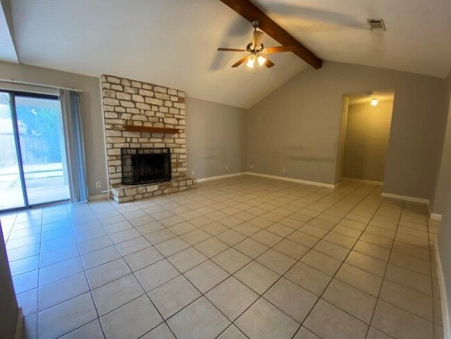 Building Photo - 704 E Logan St