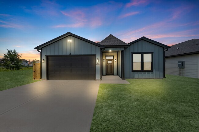 Building Photo - 323 Rd 5840