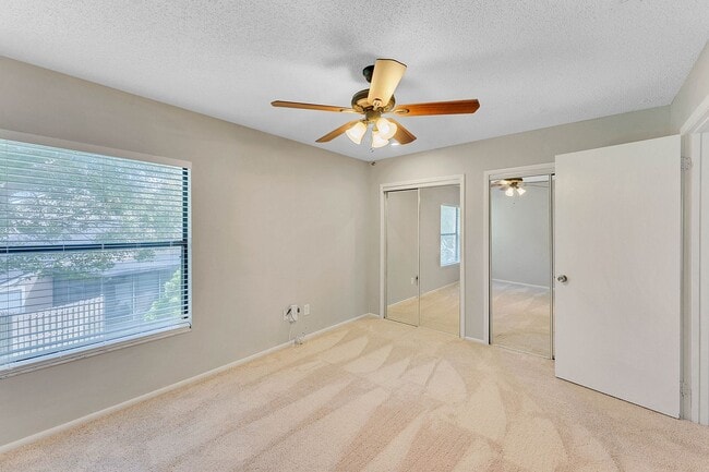 Building Photo - Newly Renovated 2/2.5 Townhome in Winter S...