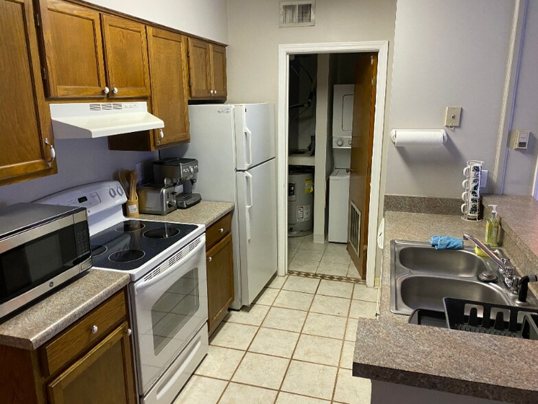 Building Photo - 2009 Greene St