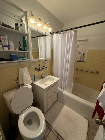 Building Photo - 23 Hibiscus Dr