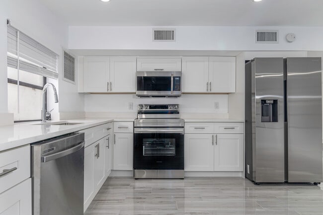 Building Photo - 1313 SW 37th Ave