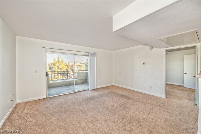 Building Photo - 8070 W Russell Rd
