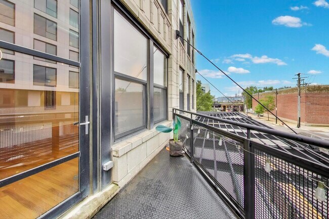 Building Photo - 1150 W 15th St