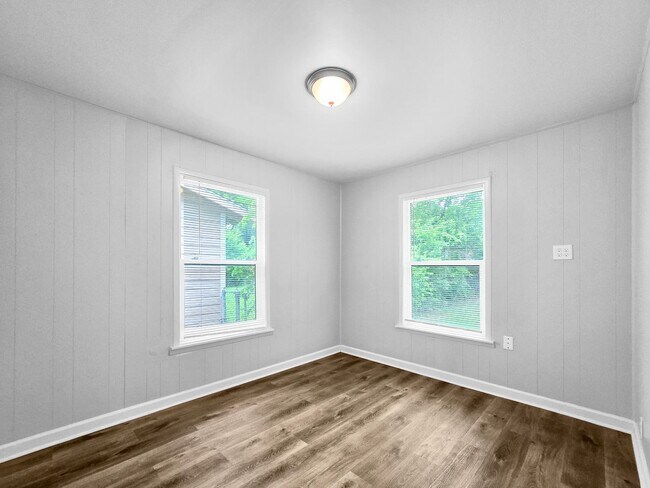 Building Photo - Coming Soon! 3 BR/1.5BA | Newly Renovated Single Family Home | 1-Car Covered Parking | Gated back...