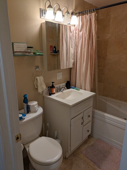 Building Photo - 95 Webster Ave