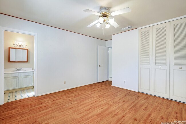 Building Photo - 166 Meadow Trail Dr