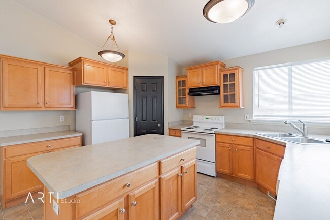 Building Photo - Amazing Remodeled Home in North Lehi