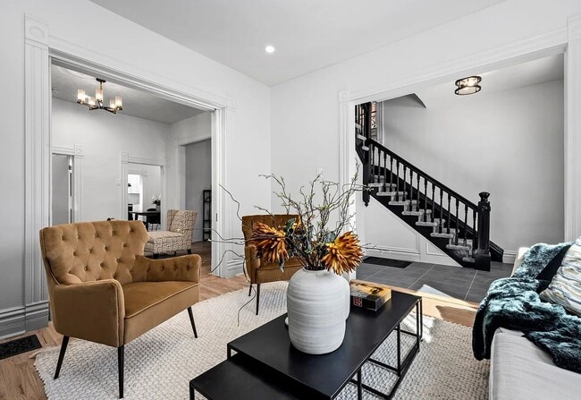 Building Photo - Victorian Gem next to Cheesman Park!