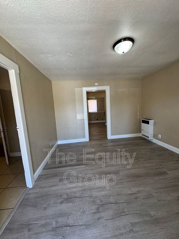 Building Photo - 928 W Goshen Ave