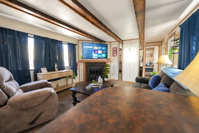 Building Photo - Stylish & Spacious 2-Bedroom Mobile Home