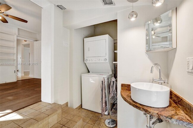 Building Photo - 2611 Roosevelt St