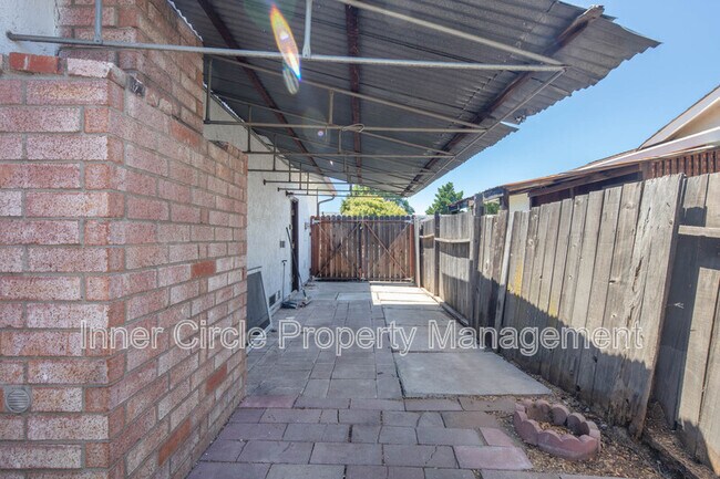 Building Photo - 2225 Mt Whitney Dr