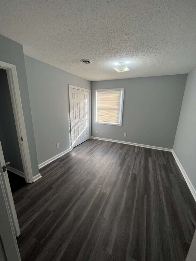 Building Photo - "Charming 3-Bed, 2-Bath Home with Spacious 1,476 Sq Ft Layout in Jonesboro's Heart!"