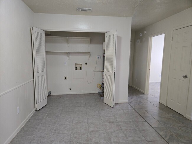 Building Photo - 2408 Bandera Dr