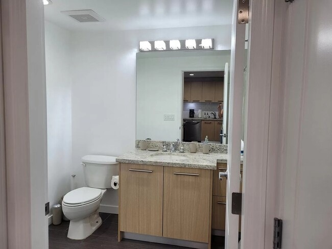 Building Photo - 1431 Pacific Hwy