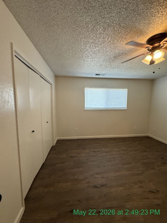 Building Photo - 1566