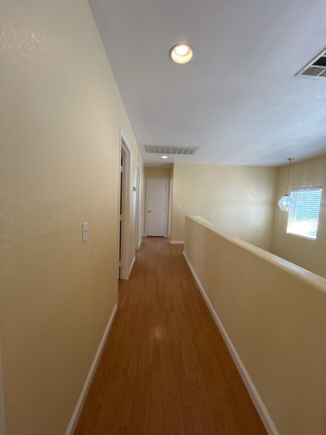 Building Photo - Experience luxurious living in this stunning 4-bedroom, 2.5-bathroom house