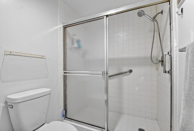 Building Photo - 6193 Pointe Regal Cir