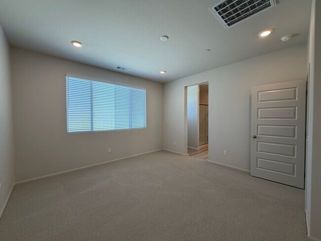 Building Photo - Beautiful 3 Bedroom Condo in West Covina
