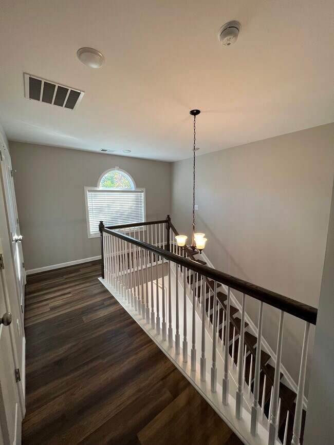 Building Photo - 3909 Sweetspire Dr