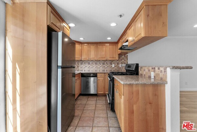 Building Photo - 361 Salem St