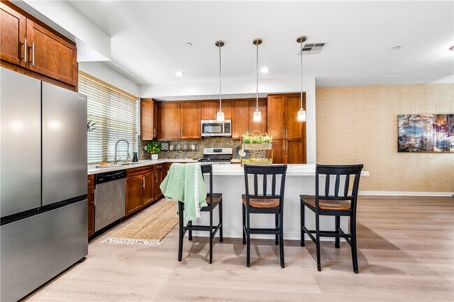 Building Photo - 664 Colorado Cir