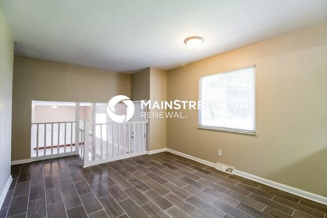 Building Photo - 3 Bedroom Pet-Friendly Home in Columbus, OH with Main Street Renewal