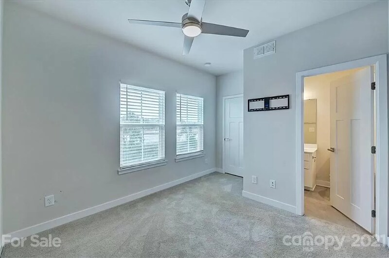 Building Photo - 272 Parkwood Ave