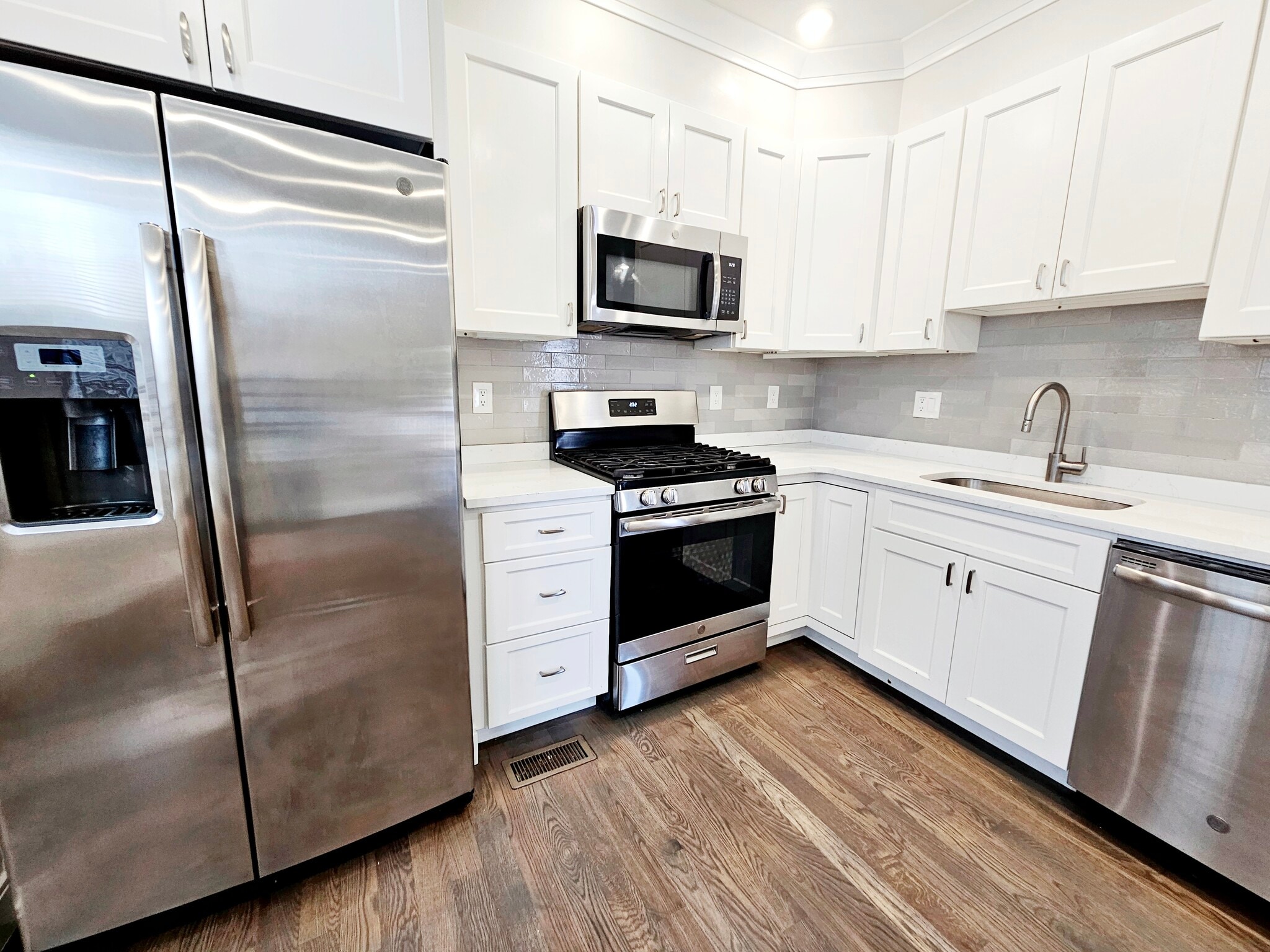 Building Photo - 79 Linden St