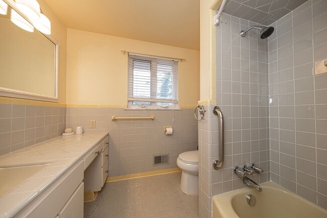 Building Photo - Beautiful 3 Bedroom Home in Franklin Regional School District