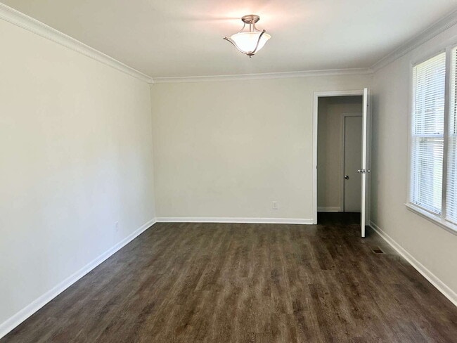Building Photo - 3BD 1.5 BA HOUSE with Bonus Room  AVAILABL...