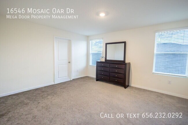Building Photo - 16546 Mosaic Oar Dr