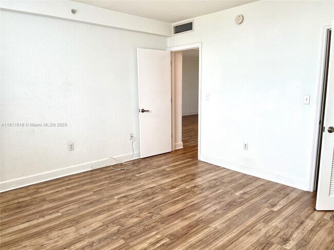 Building Photo - 401 69th St