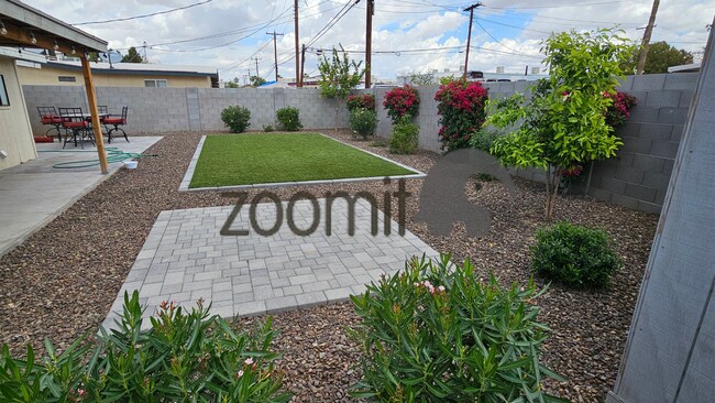 Building Photo - Wonderful home, convenient location