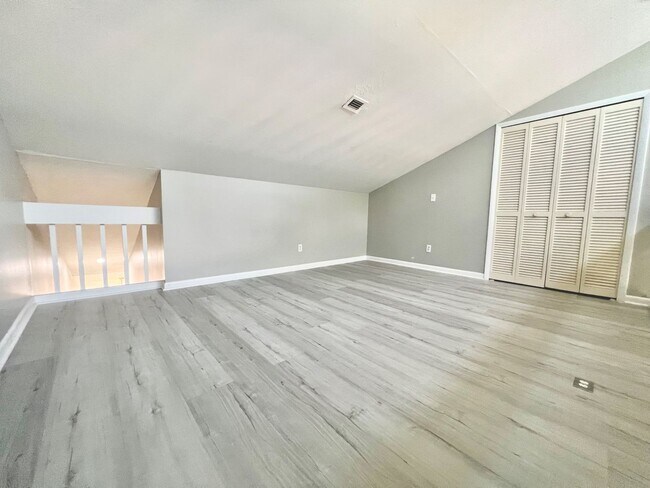 Building Photo - 8805 Lateen Ln
