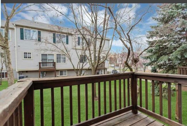 Building Photo - 143 Monarch Dr