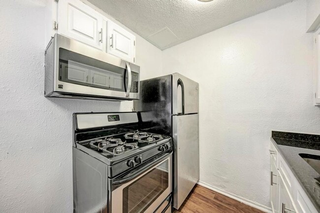 Building Photo - East University Place #104