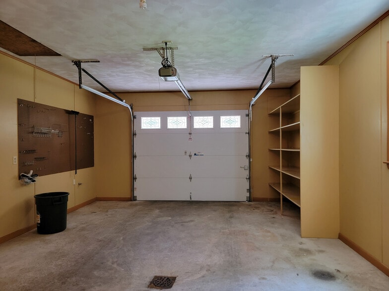 Building Photo - 231 Timber Rd