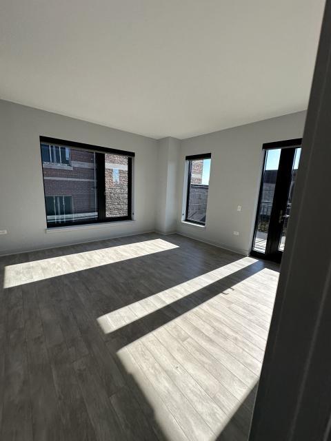 Building Photo - 2 bedroom in Chicago IL 60613