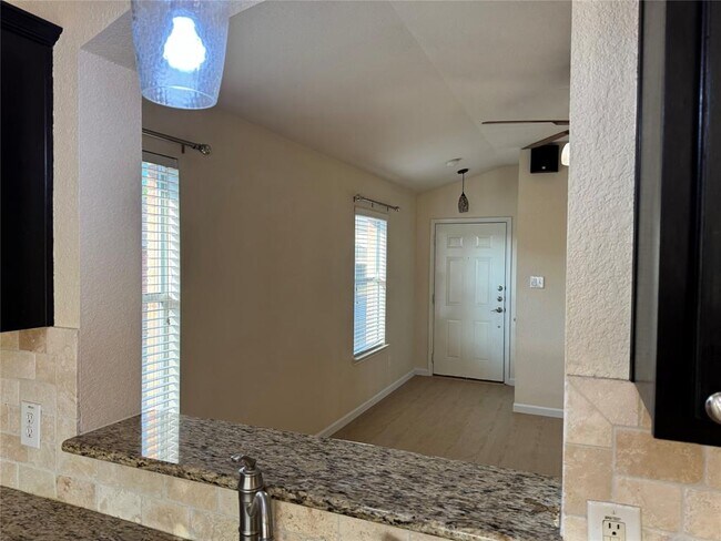 Building Photo - 1015 Remington Dr