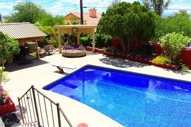 Building Photo - 481 Benedict Dr